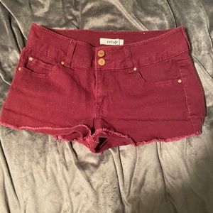 Refuge size 6 Maroon Shorts